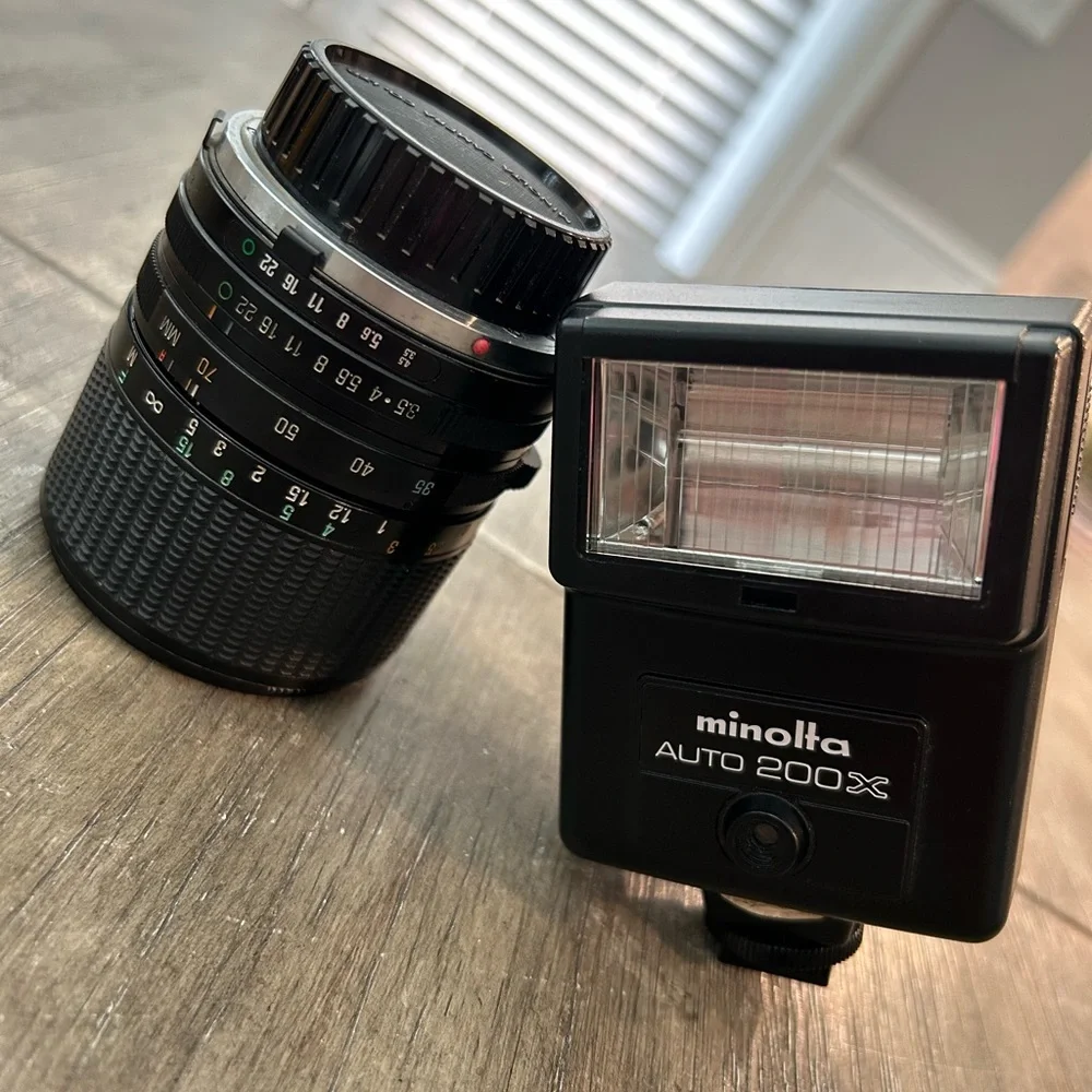 Minolta Auto 200X Flash and Lens Set - Black